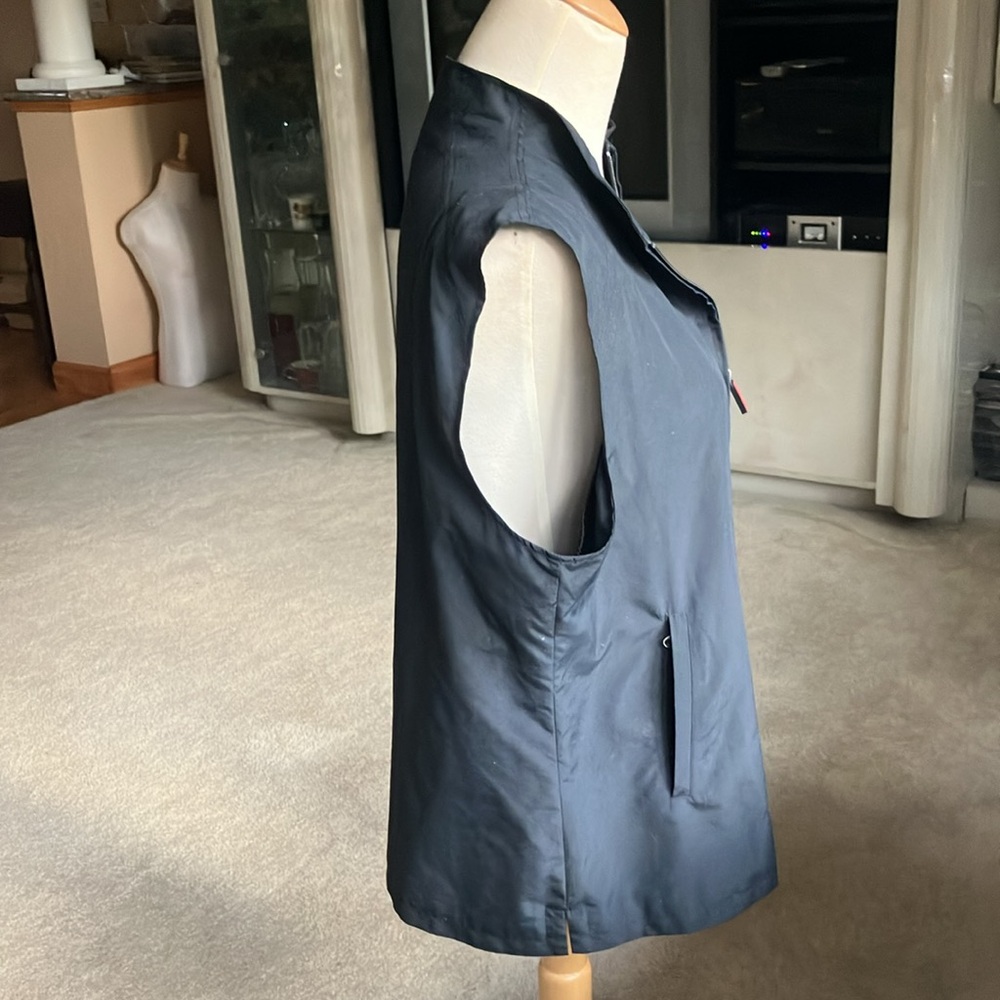 Burberry Women’s Golf Vest - Picture 4 of 10